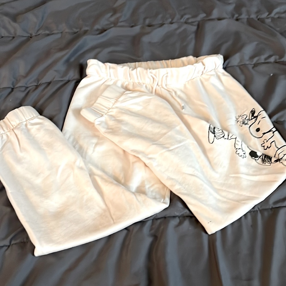Size M Peanuts drawstring sweatpants in a light cream/peach color, worn once